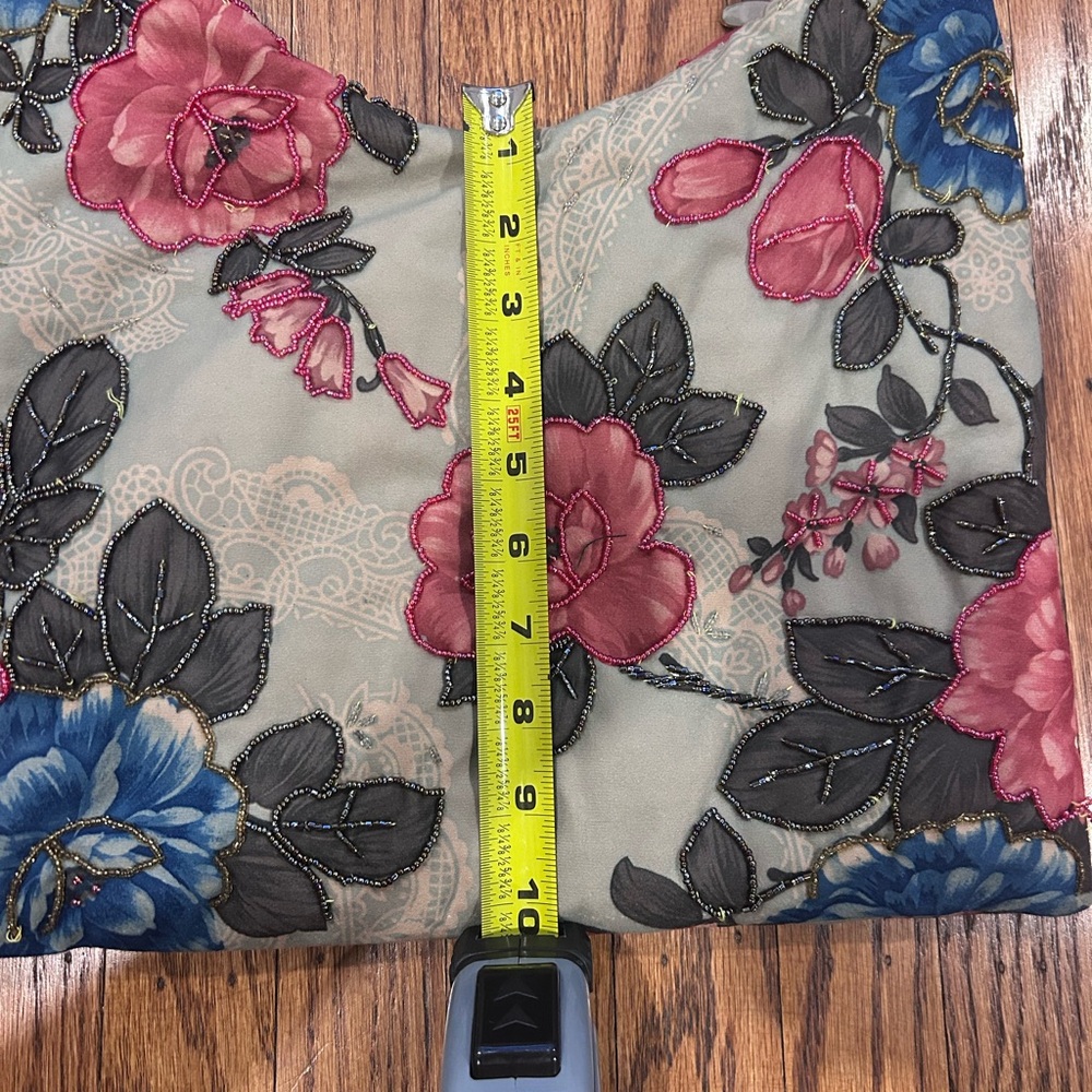 Floral Vintage-Inspired Embroidered Hobo Bag - Picture 6 of 6